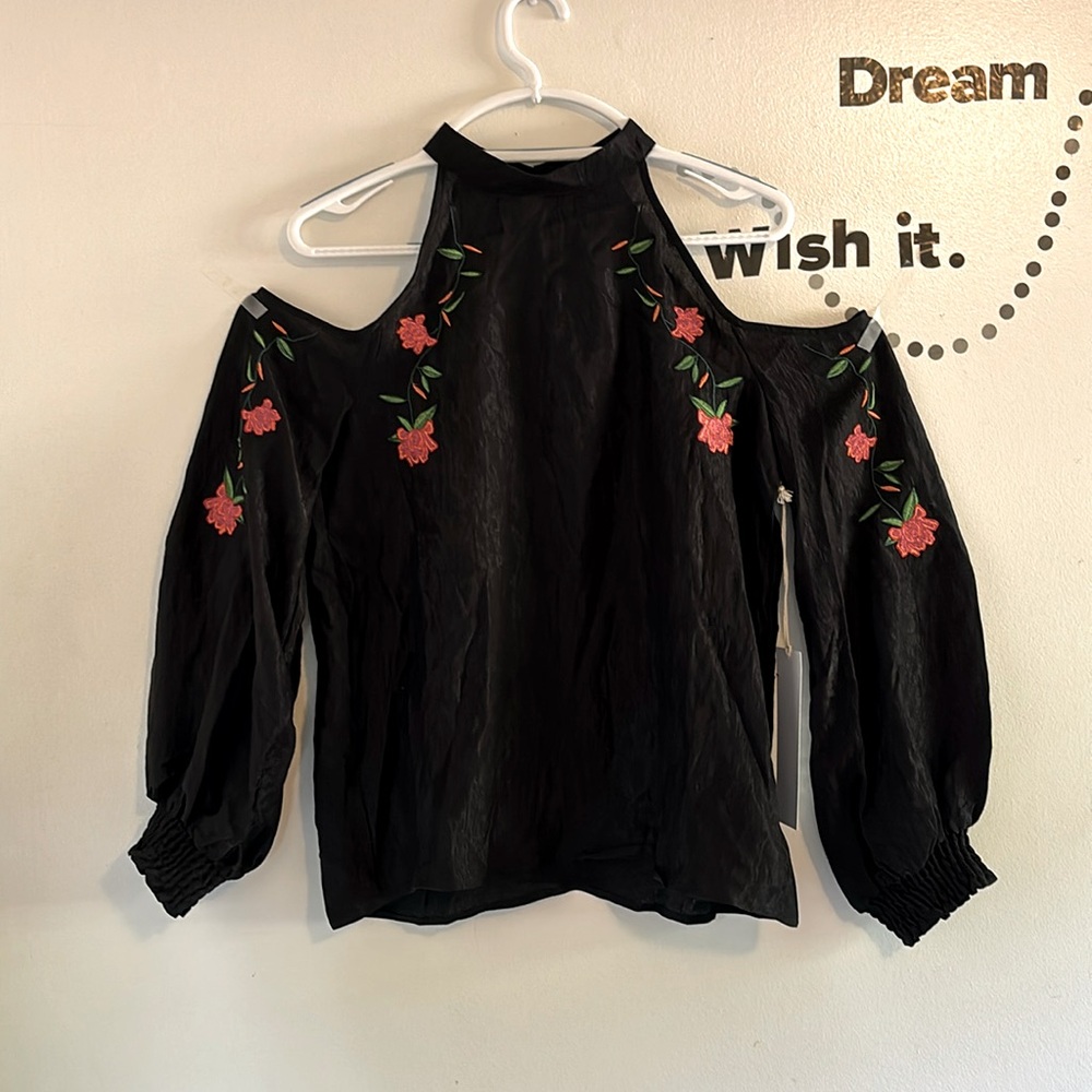 Urban Outfitters NWT  (Lumiere) women’s open shoulder blouse size small